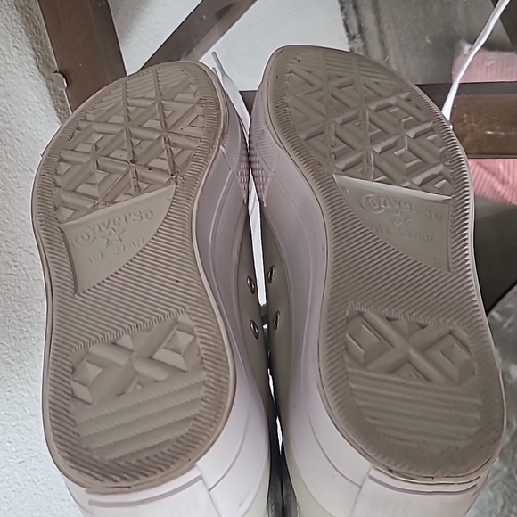 NIB Converse cream leather high top platform sneakers size 10 - Picture 10 of 13